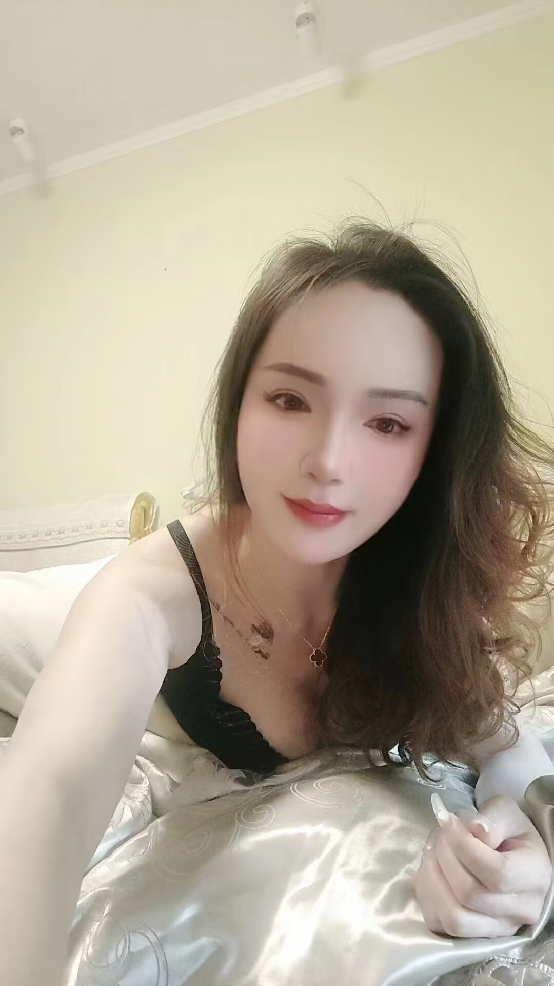 112402dl8sh0lus008d3iu.png
